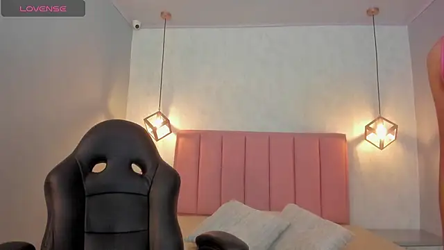 SUNNYCYRUS online show from October 29, 2025, 12:29 pm