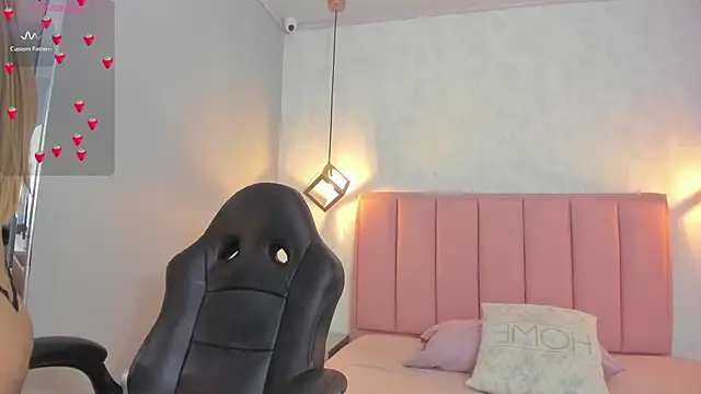 SUNNYCYRUS online show from February 3, 2026, 12:54 pm