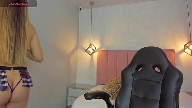 SUNNYCYRUS online show from February 25, 2026, 12:37 pm