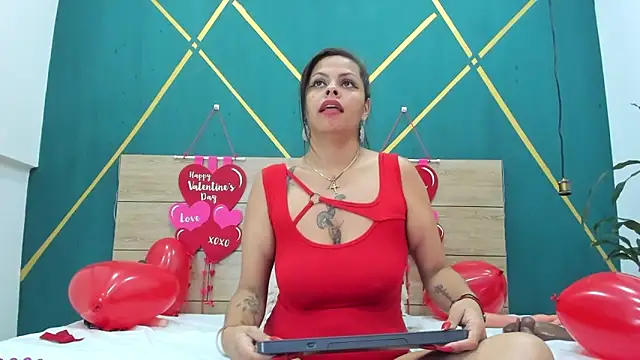 Luna smit08 online show from February 15, 2025, 2:04 am