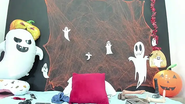 Luna smit08 online show from October 28, 2025, 7:27 pm