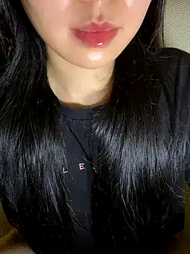 minmin2kk5 online show from December 2, 2025, 1:11 am