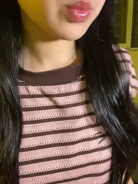 minmin2kk5 online show from December 20, 2025, 2:13 pm