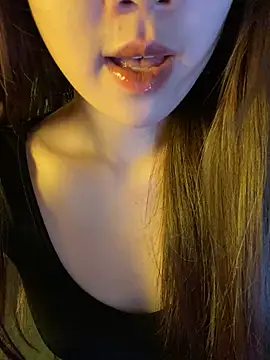 minmin2kk5 online show from March 25, 2026, 3:18 pm