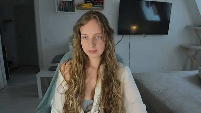 violet blue eyes online show from November 11, 2025, 12:05 pm