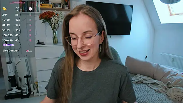 violet blue eyes online show from April 7, 2026, 12:49 pm