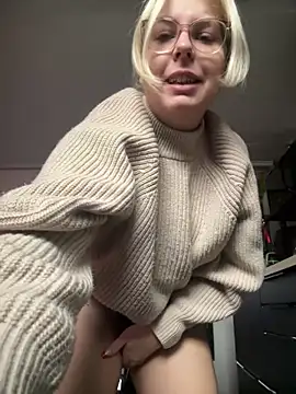 Snapshot of Livewithlucy chatting on December 15, 2024, 11:23 am Livewithlucy online show from December 15, 2024, 11:23 am
