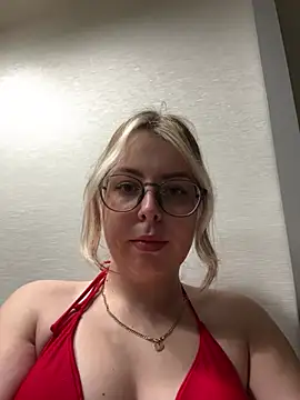 Snapshot of Livewithlucy chatting on January 28, 2025, 1:38 pm Livewithlucy online show from January 28, 2025, 1:38 pm