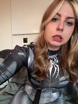 Snapshot of Livewithlucy chatting on February 21, 2025, 12:28 pm Livewithlucy online show from February 21, 2025, 12:28 pm