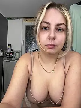 Snapshot of Livewithlucy chatting on March 11, 2025, 5:35 pm Livewithlucy online show from March 11, 2025, 5:35 pm