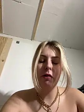 Snapshot of Livewithlucy chatting on March 12, 2025, 3:07 pm Livewithlucy online show from March 12, 2025, 3:07 pm