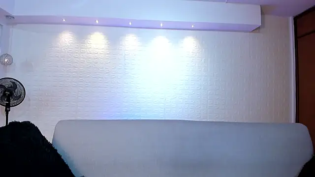 violet scott online show from December 15, 2025, 10:41 am