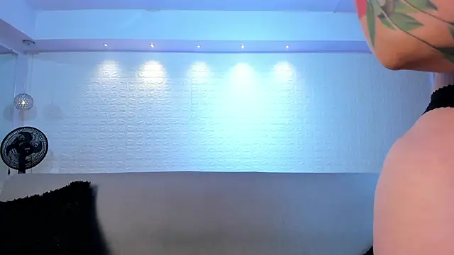 violet scott online show from December 18, 2025, 10:43 am