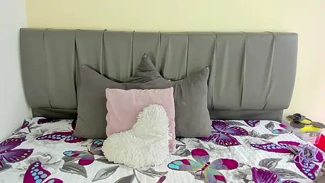 Cherllynn online show from December 20, 2025, 4:03 pm