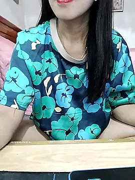 Snapshot of cream1299 chatting on October 19, 2025, 11:33 am cream1299 online show from October 19, 2025, 11:33 am