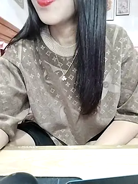 Snapshot of cream1299 chatting on October 23, 2025, 1:27 am cream1299 online show from October 23, 2025, 1:27 am
