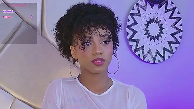 Snapshot of Nahomi_King chatting on February 12, 2025, 1:06 pm Nahomi King online show from February 12, 2025, 1:06 pm