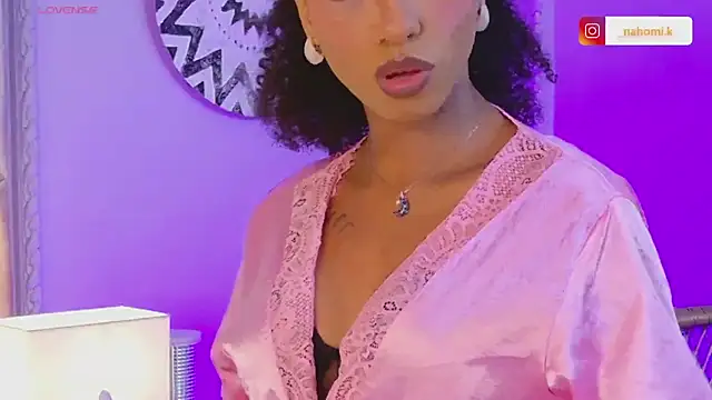 Snapshot of Nahomi_King chatting on February 26, 2025, 12:58 pm Nahomi King online show from February 26, 2025, 12:58 pm