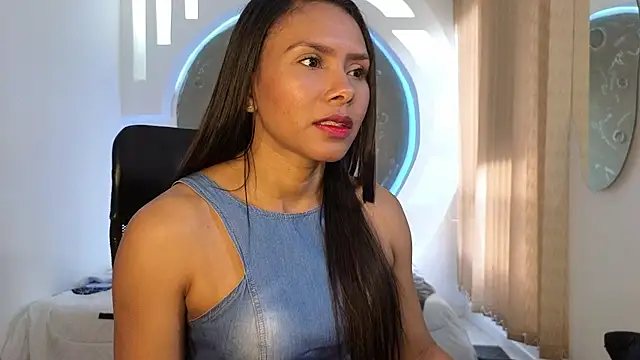 Snapshot of Tatianabr_01 chatting on November 30, 2025, 8:57 pm Tatianabr 01 online show from November 30, 2025, 8:57 pm