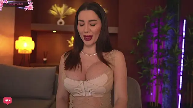 JustinneJade online show from March 4, 2025, 6:47 am