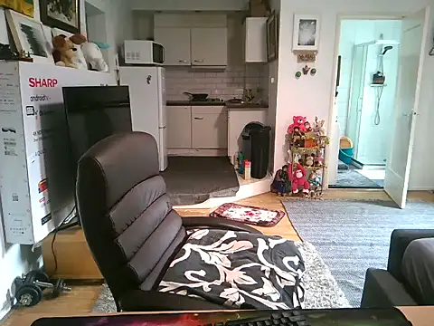 Snapshot of mihaimichael chatting on October 20, 2025, 9:10 am mihaimichael online show from October 20, 2025, 9:10 am