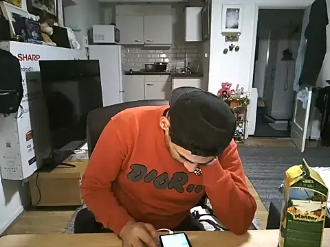 mihaimichael online show from October 31, 2025, 2:56 am