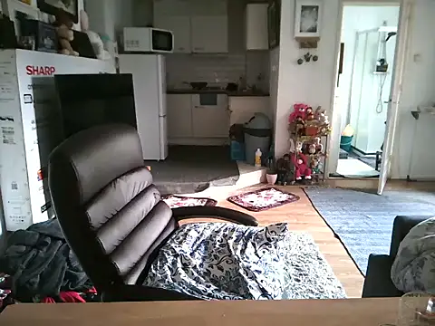 mihaimichael online show from November 9, 2025, 1:42 pm