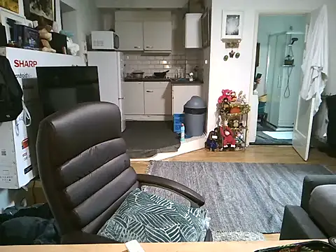 mihaimichael online show from November 15, 2025, 2:35 pm