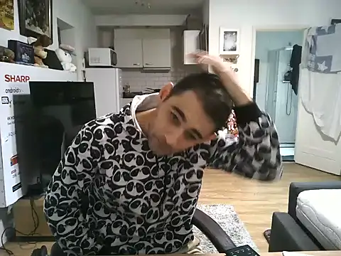 mihaimichael online show from December 3, 2025, 1:31 pm