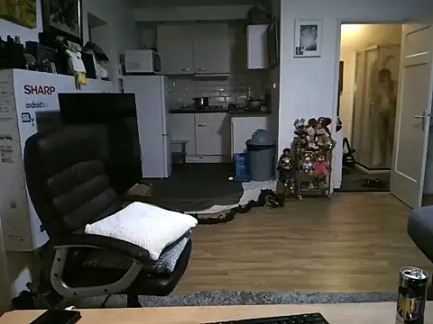 Snapshot of mihaimichael chatting on January 18, 2026, 1:31 am mihaimichael online show from January 18, 2026, 1:31 am