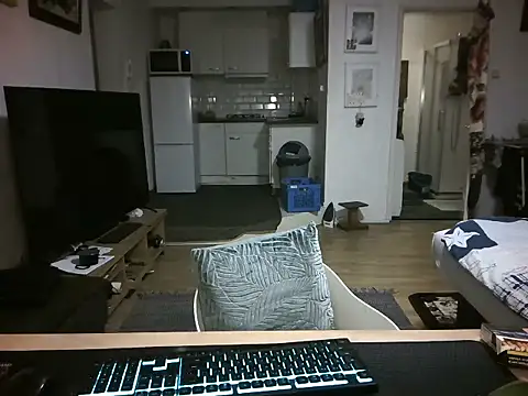 Snapshot of mihaimichael chatting on March 26, 2026, 12:06 am mihaimichael online show from March 26, 2026, 12:06 am