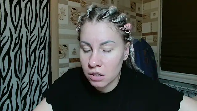 TherestlessKitty online show from May 1, 2026, 10:14 pm