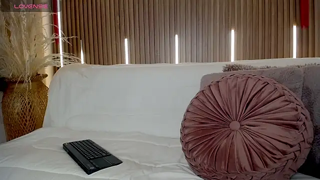 Tayzon Foxxx online show from April 17, 2026, 8:23 pm