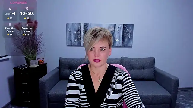 Julia Wilsone online show from December 1, 2025, 1:05 pm