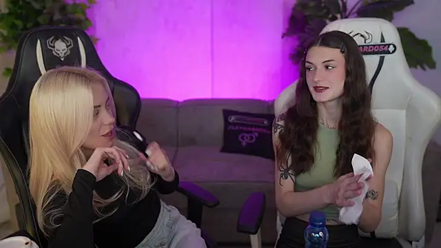 Snapshot of Britney054 chatting on February 3, 2026, 3:50 pm Britney054 online show from February 3, 2026, 3:50 pm