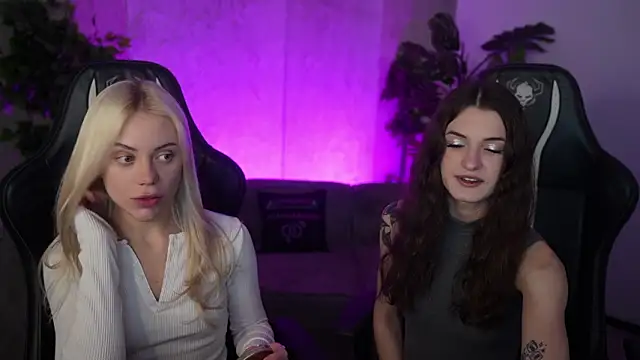 Snapshot of Britney054 chatting on February 15, 2026, 4:14 pm Britney054 online show from February 15, 2026, 4:14 pm