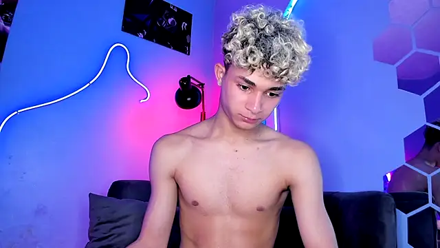 ASHTON REITENBACH01 online show from December 4, 2024, 10:51 pm