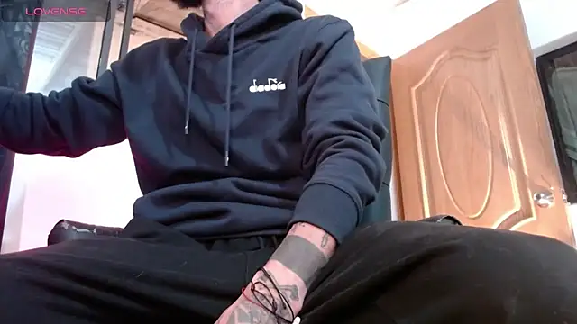 Snapshot of ren_stipee chatting on March 2, 2025, 6:37 am ren stipee online show from March 2, 2025, 6:37 am