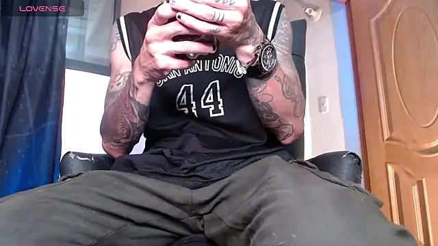 Snapshot of ren_stipee chatting on March 5, 2025, 3:51 am ren stipee online show from March 5, 2025, 3:51 am