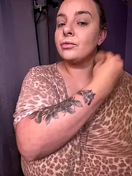 lairarose online show from November 9, 2025, 9:35 pm