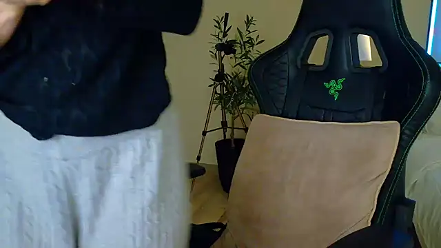 Snapshot of joycesilver chatting on February 8, 2026, 8:40 am joycesilver online show from February 8, 2026, 8:40 am