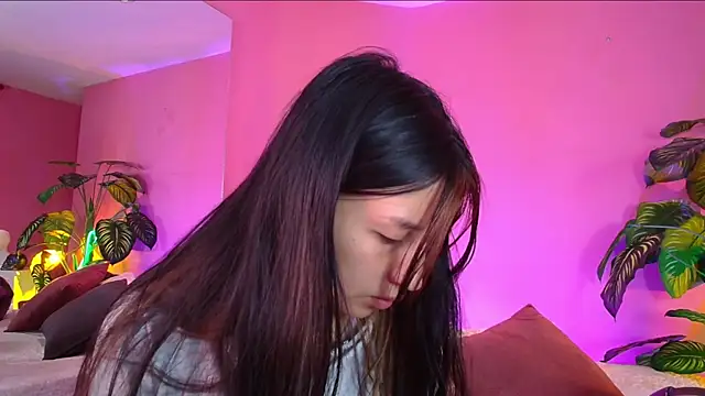 Nicolette ks  online show from December 19, 2024, 1:07 pm