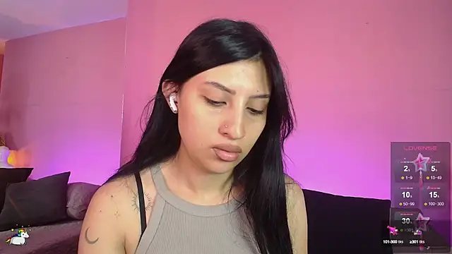 Nicolette ks  online show from January 7, 2025, 1:14 pm