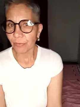 Snapshot of luz_bella chatting on December 3, 2024, 2:47 am luz bella online show from December 3, 2024, 2:47 am