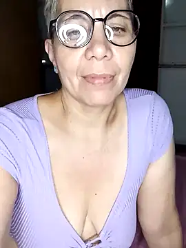 Snapshot of luz_bella chatting on December 16, 2024, 3:08 am luz bella online show from December 16, 2024, 3:08 am