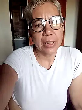 Snapshot of luz_bella chatting on January 12, 2025, 11:07 am luz bella online show from January 12, 2025, 11:07 am