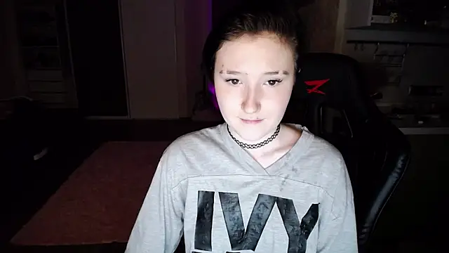 Kira Bakker online show from February 26, 2025, 9:58 pm