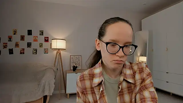 BettyBrowni online show from March 17, 2025, 10:17 pm