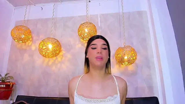 victoria aleia  online show from December 23, 2024, 7:09 pm
