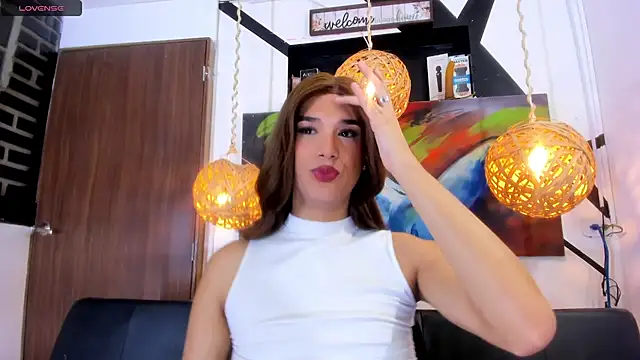 victoria aleia  online show from November 15, 2025, 9:00 pm